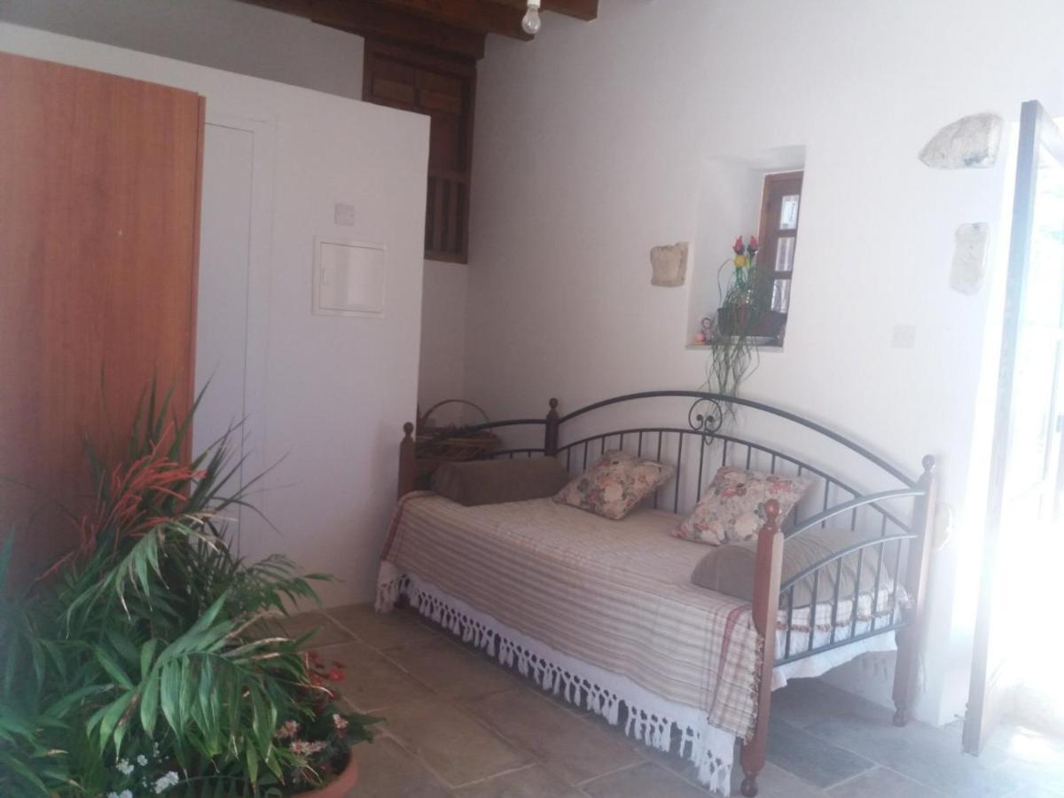 Georgia'S House Bed & Breakfast Fyti Ngoại thất bức ảnh